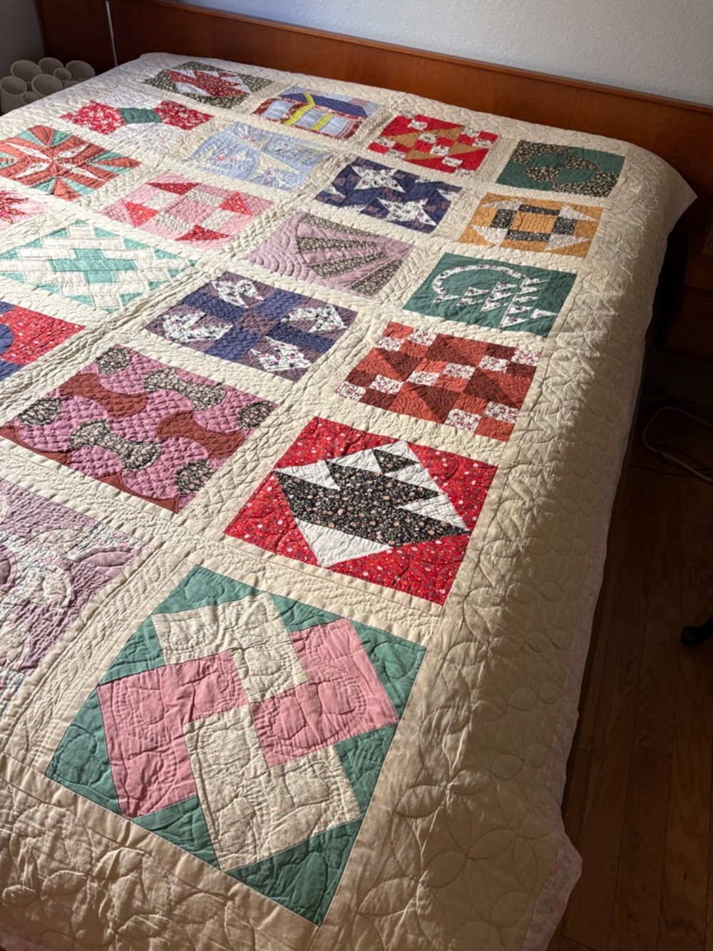Vintage MCM cotton Handmade Patchwork Quilt - Multicolor - Picture 5 of 13
